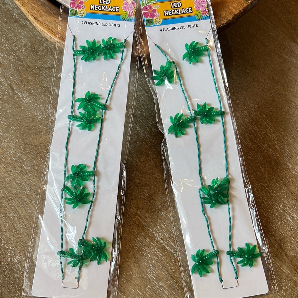Palm Tree LED Flashing Necklace